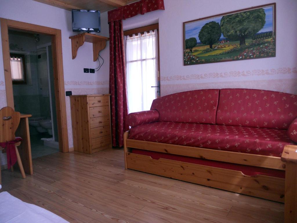 Hotel Garni Salvanel Cavalese Room photo