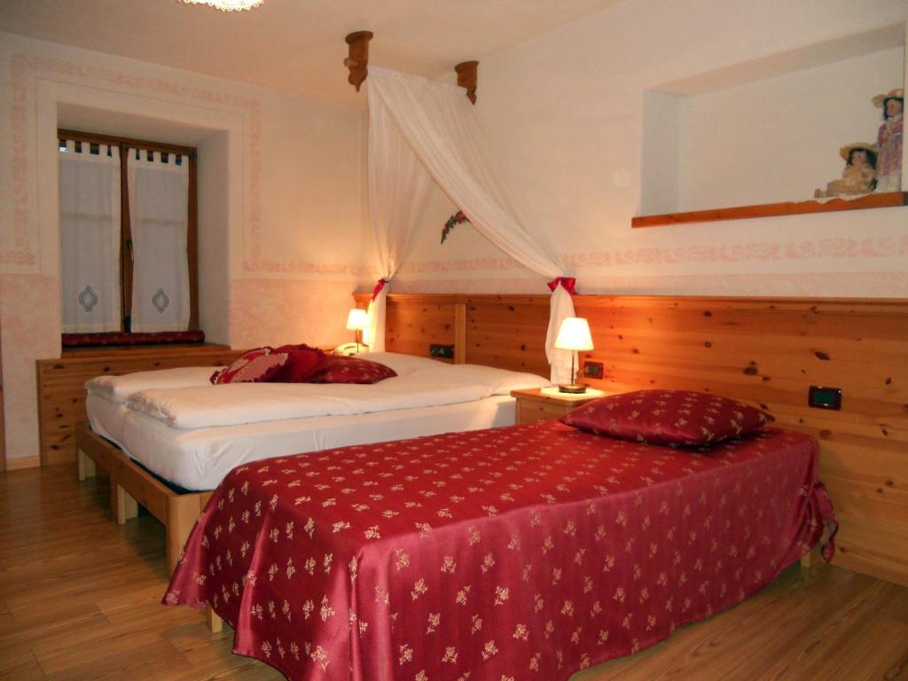 Hotel Garni Salvanel Cavalese Room photo